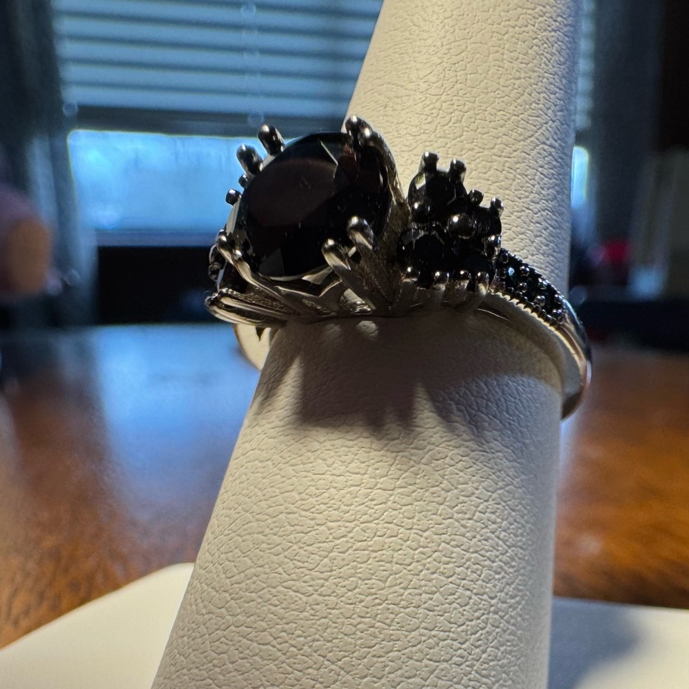 Black Spinel Style Cocktail Ring | Silver Tone | Gothic Statement Ring | Size 8 - Picture 11 of 11